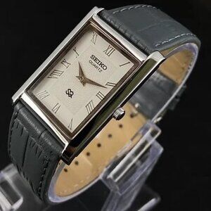 Vintage Style Seiko Quartz Mens Silver Watch & Gray accents W/ Leather Strap